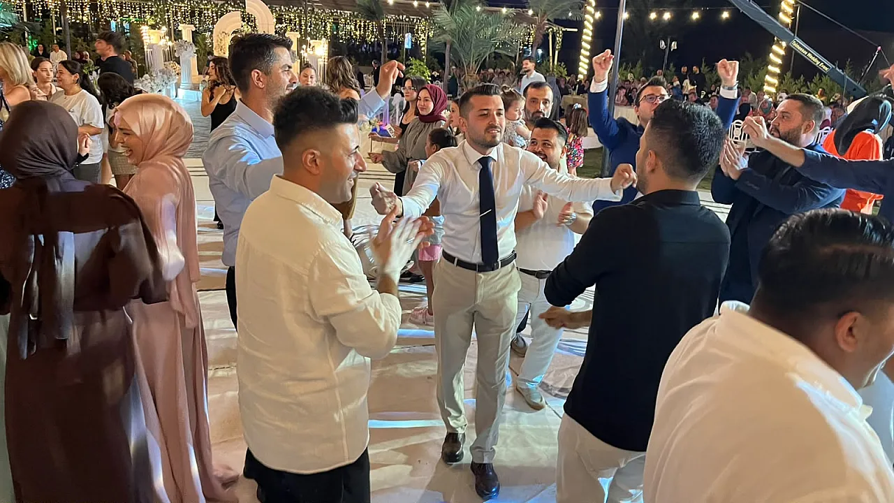 Fatma ve Erkan çiftinin nişan töreni Seydikemer'de gerçekleşti