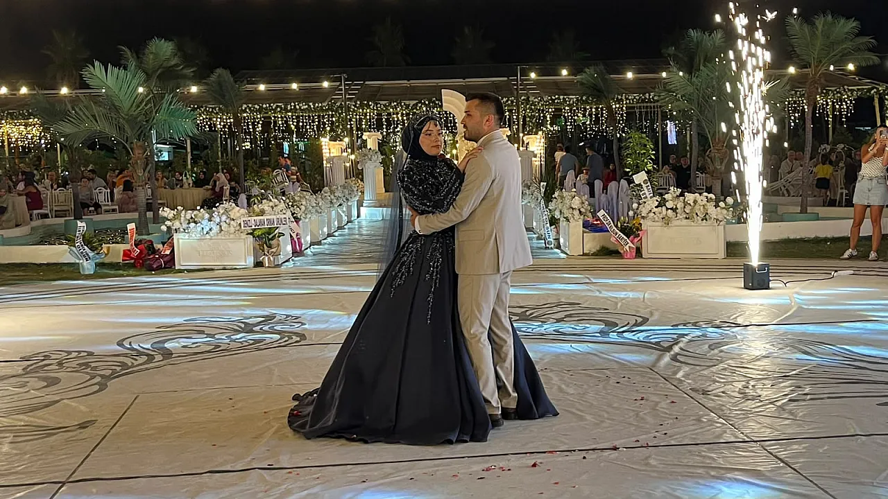Fatma ve Erkan çiftinin nişan töreni Seydikemer'de gerçekleşti