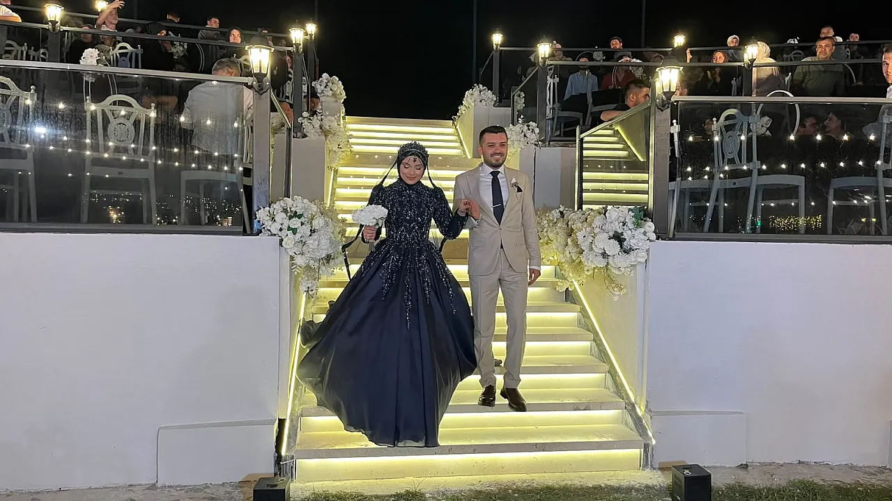 Fatma ve Erkan çiftinin nişan töreni Seydikemer'de gerçekleşti