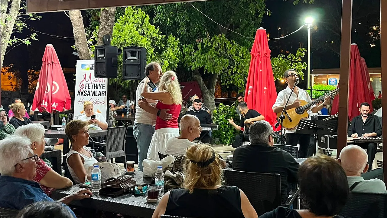 Müzikli Fethiye Akşamları Liman Halkevi'nde müzikseverleri buluşturdu