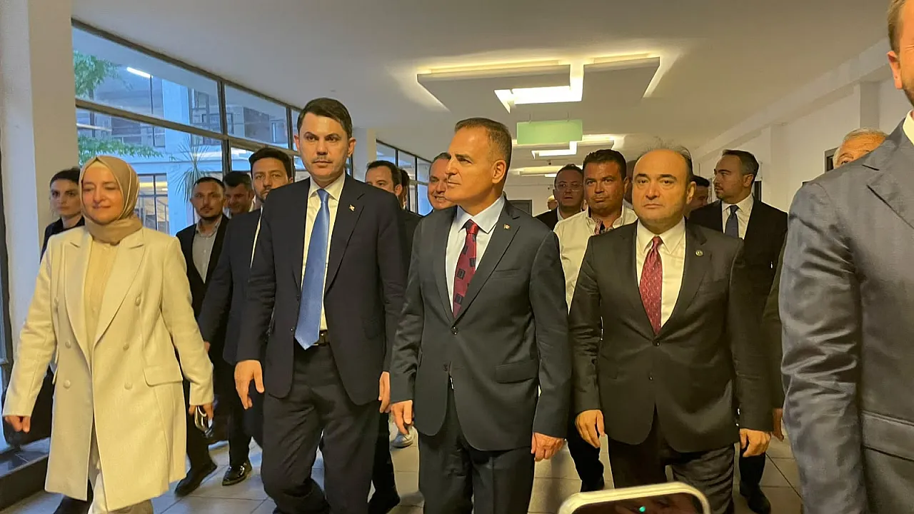 Bakan Murat Kurum Fethiye Kaymakamlığı'nı ziyaret etti
