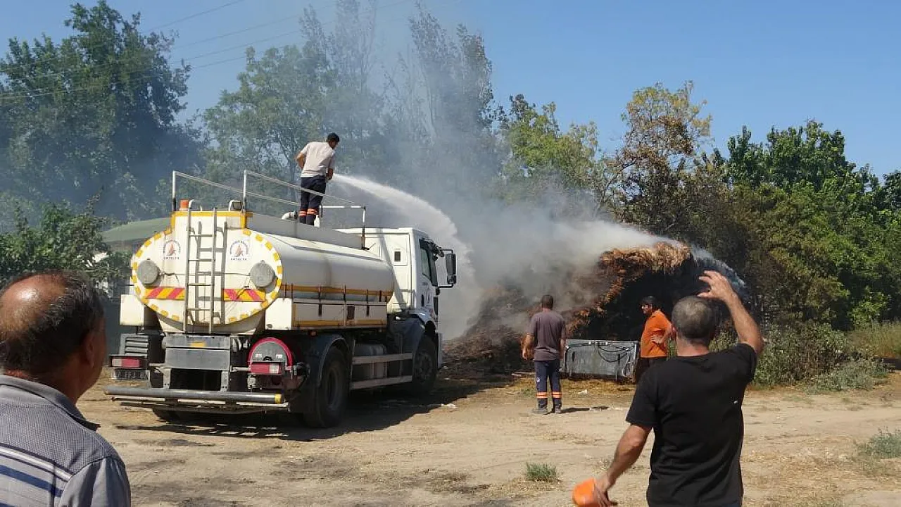 Sazlık yangınında baba yadigarı traktörünü kaybeden çiftçi gözyaşlarına boğuldu