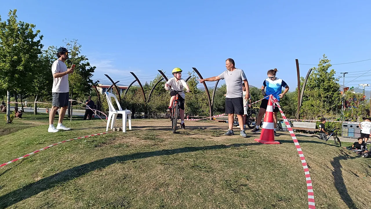 Fethiye'de Çocuklar Avrupa Hareketlilik Haftası'nda Bisiklet Sürdü