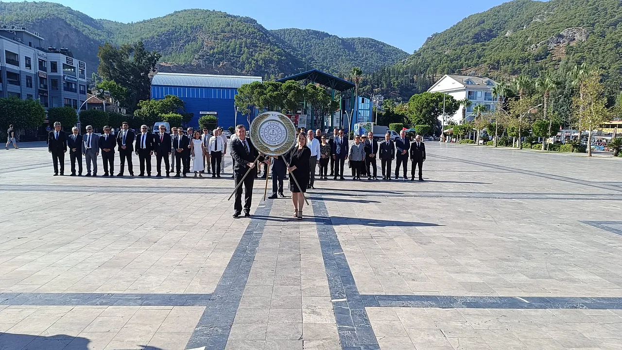 Fethiye'de İlköğretim Haftası çelenk töreniyle başladı