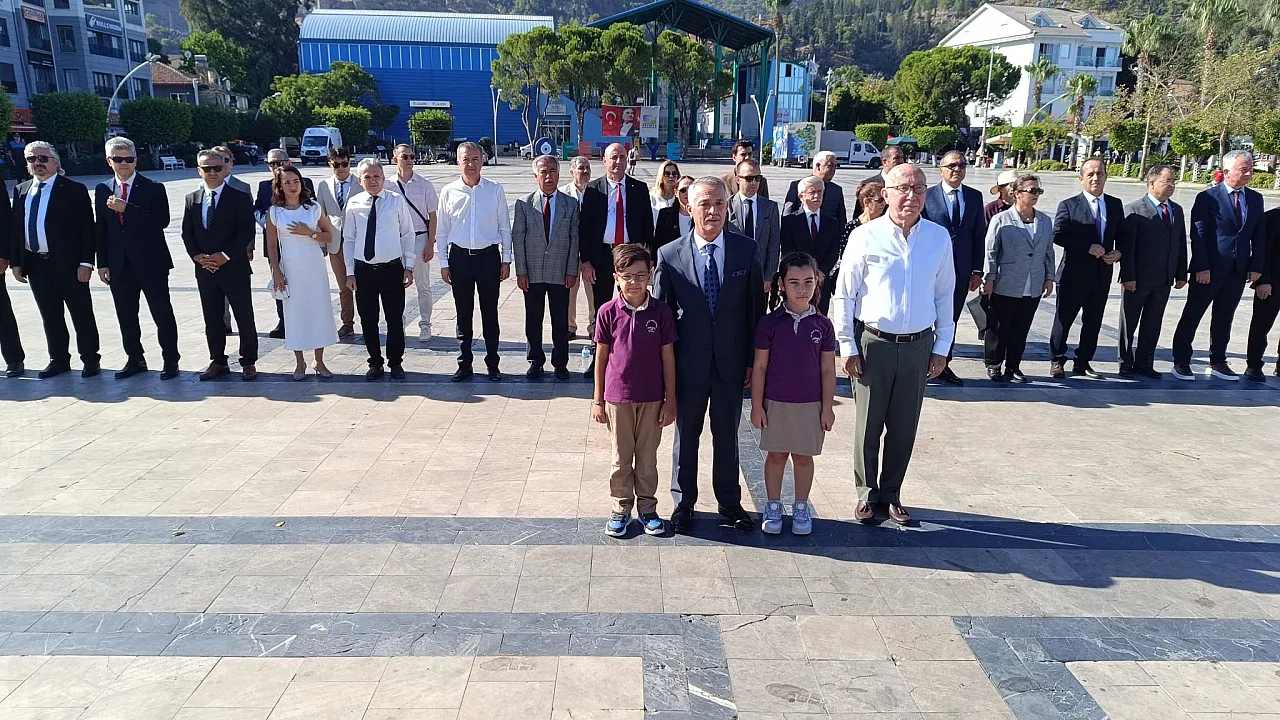 Fethiye'de İlköğretim Haftası çelenk töreniyle başladı