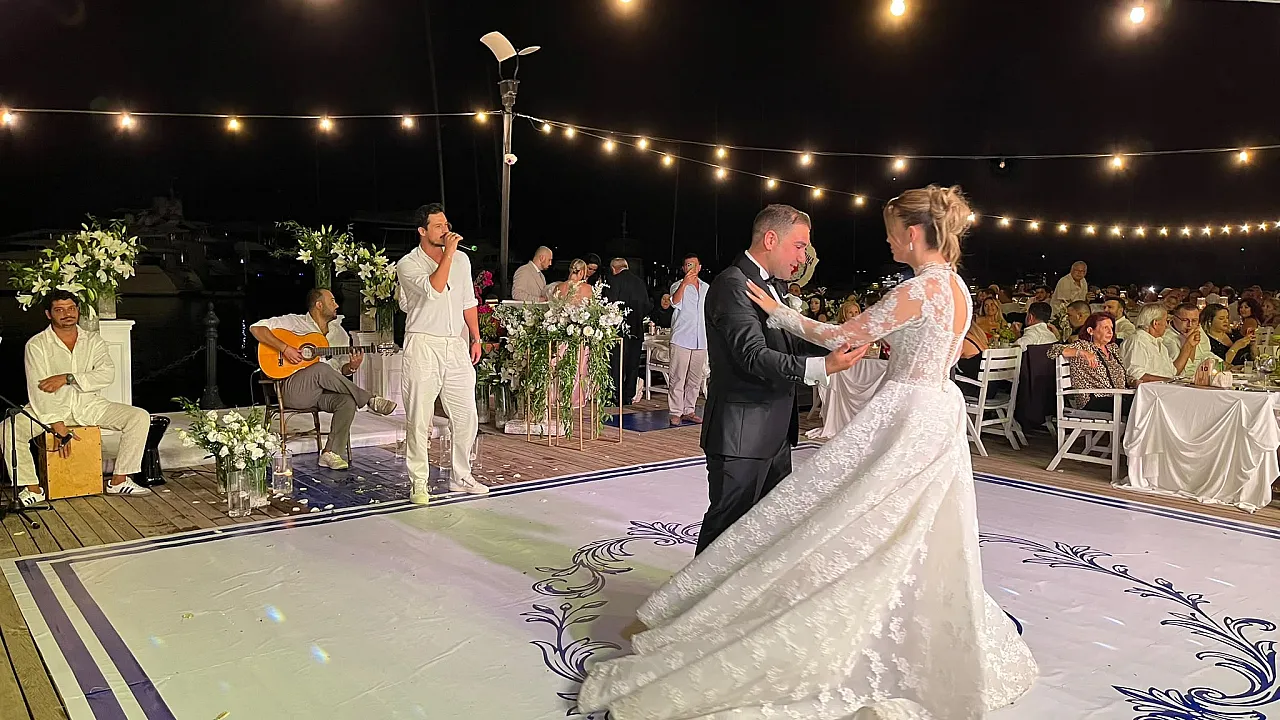 Fethiye'de Tuğçe ve Can çifti dünyaevine girdi