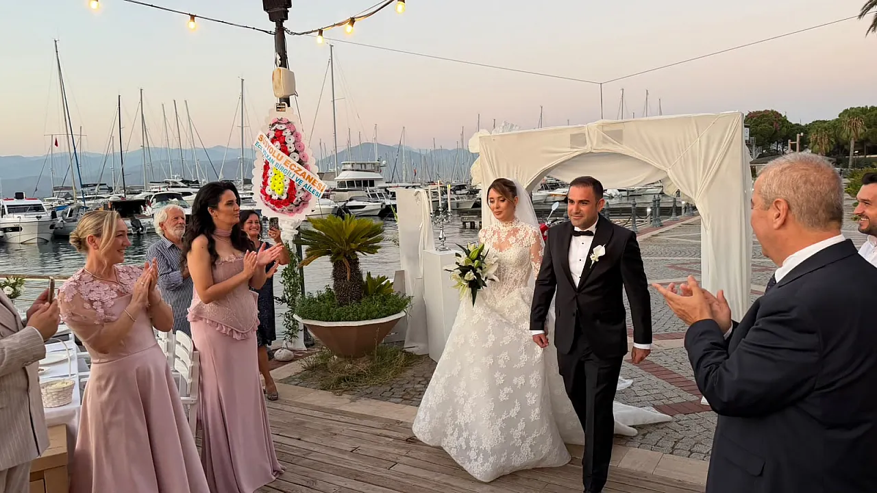 Fethiye'de Tuğçe ve Can çifti dünyaevine girdi