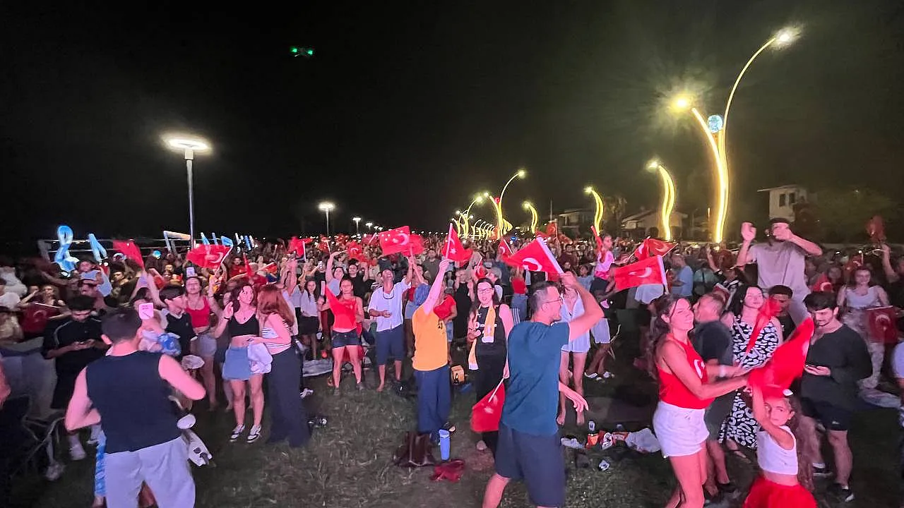 Filenin sultanları tarih yazdı: Şampiyonluk Fethiye'de de kutlandı