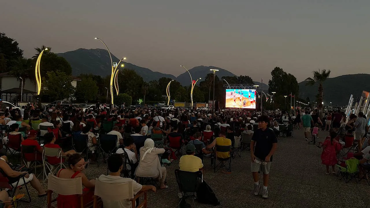 Filenin sultanları tarih yazdı: Şampiyonluk Fethiye'de de kutlandı