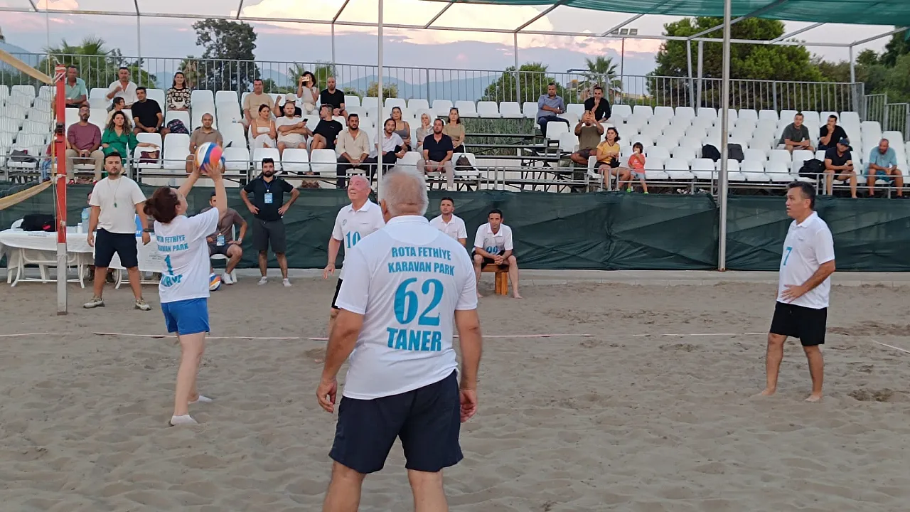 Fethiye'de plaj voleybolu turnuvası başladı: 32 takım mücadele edecek