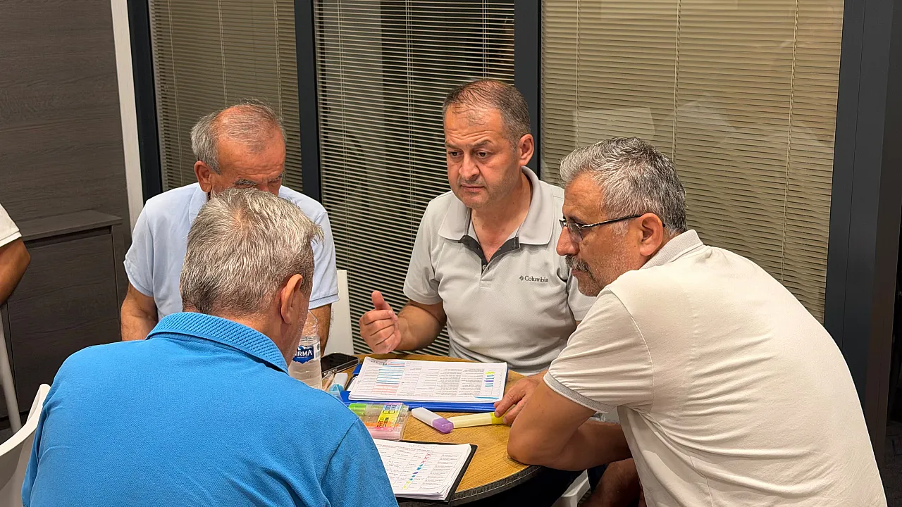 FTSO seçimleri öncesi Mavi Grup'un seçim ofisinde yoğun çalışma