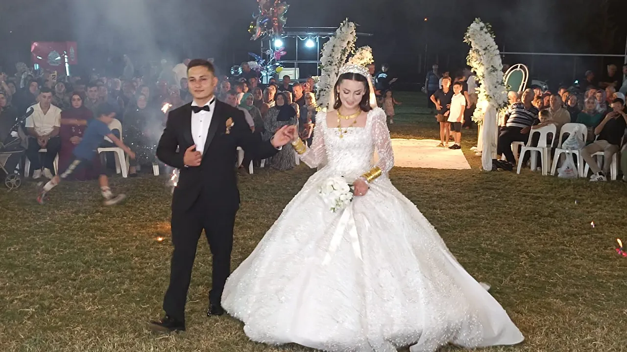 Fethiye'de Aylin Naz ve Durmuş Can'ın mutlu günü