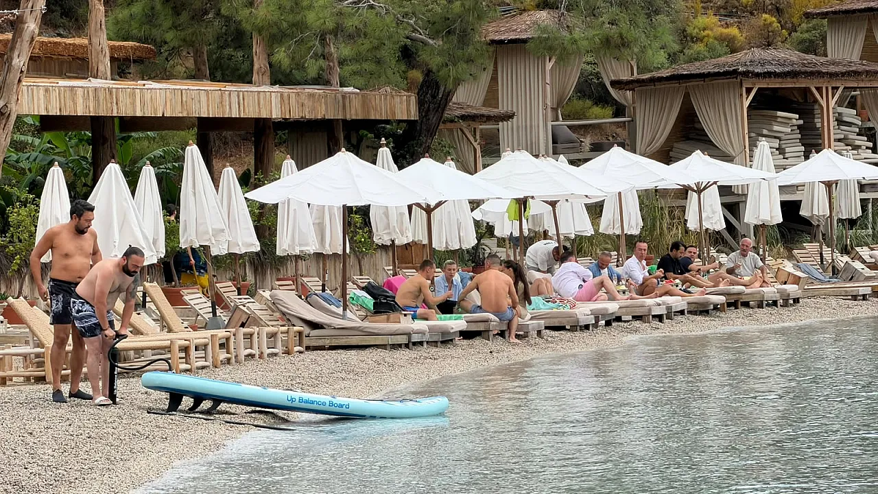 Fethiye'de yağmura rağmen deniz keyfi