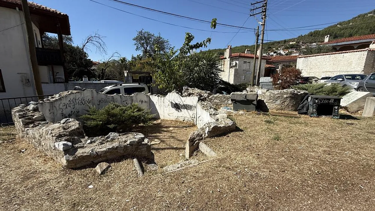 Muğla'da Üç Erenler Türbesi'nin aslından sonra kopyası da kayboldu
