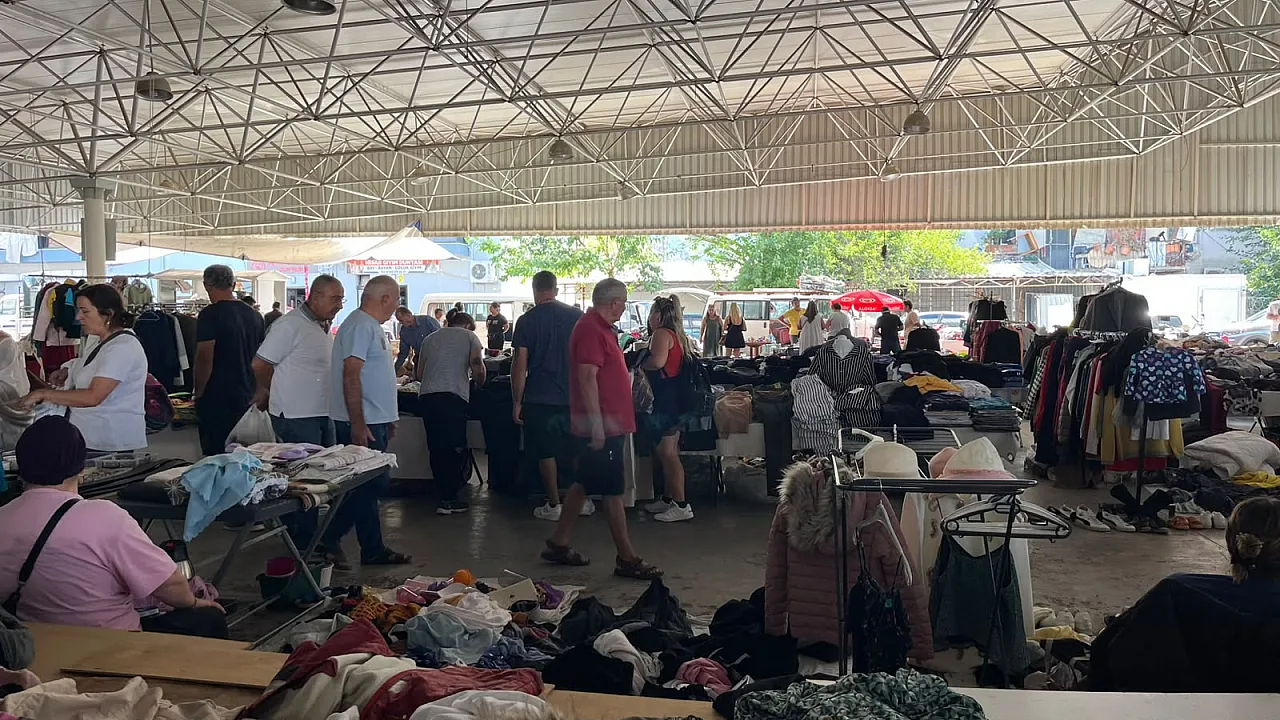 Fethiye'de Çalıca İkinci El Pazarı'nda yoğunluk