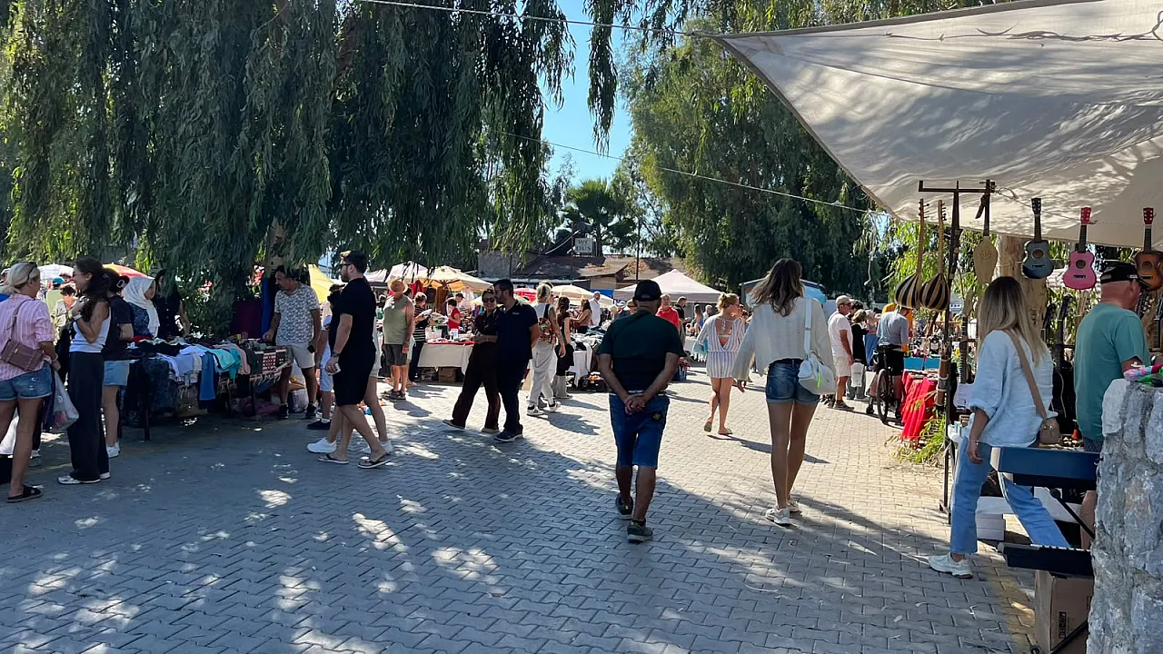 Fethiye'de Çalış İkinci El Pazarı'nda sezon açıldı