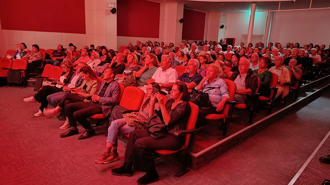 Fethiye'de 'İki Kapılı Handan Bir Usta Aşık Veysel' konseri düzenlendi