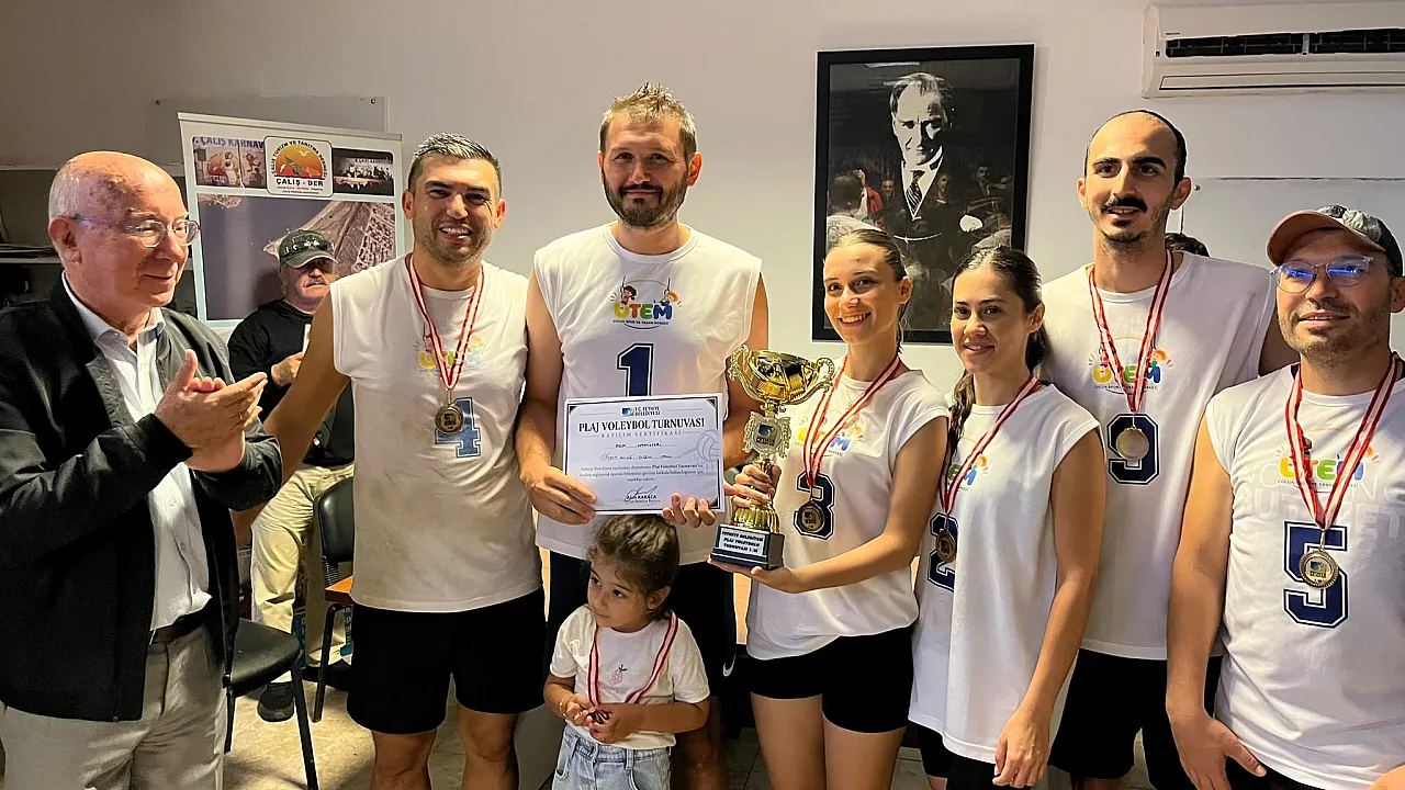 Fethiye'de plaj voleybolunda kupayı 'Ada Sahilleri' kaldırdı
