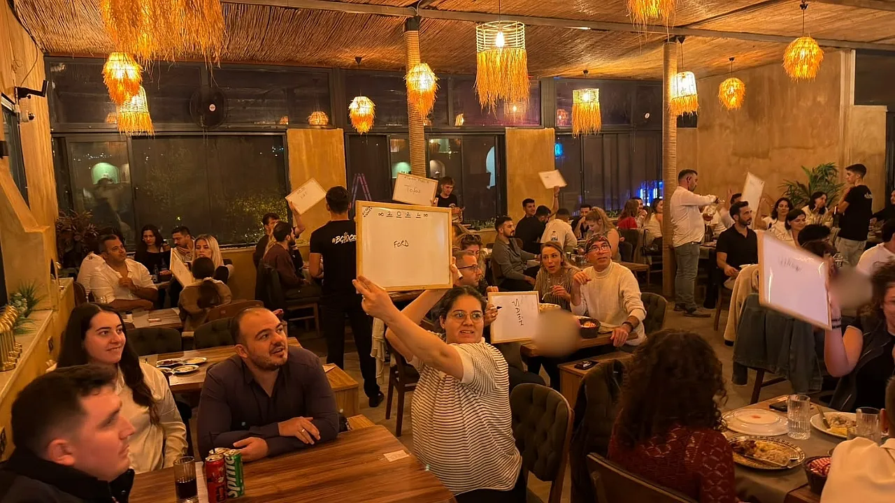 Fethiye'de quız nıght heyecanı: Aden's Garden'da koltuklar doldu