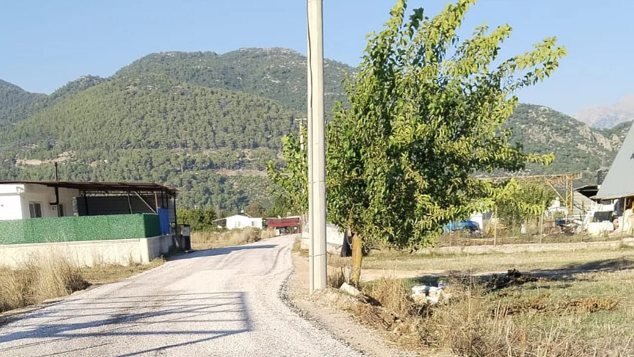 İncirköy'de dört sokak ilk kez asfaltla buluştu