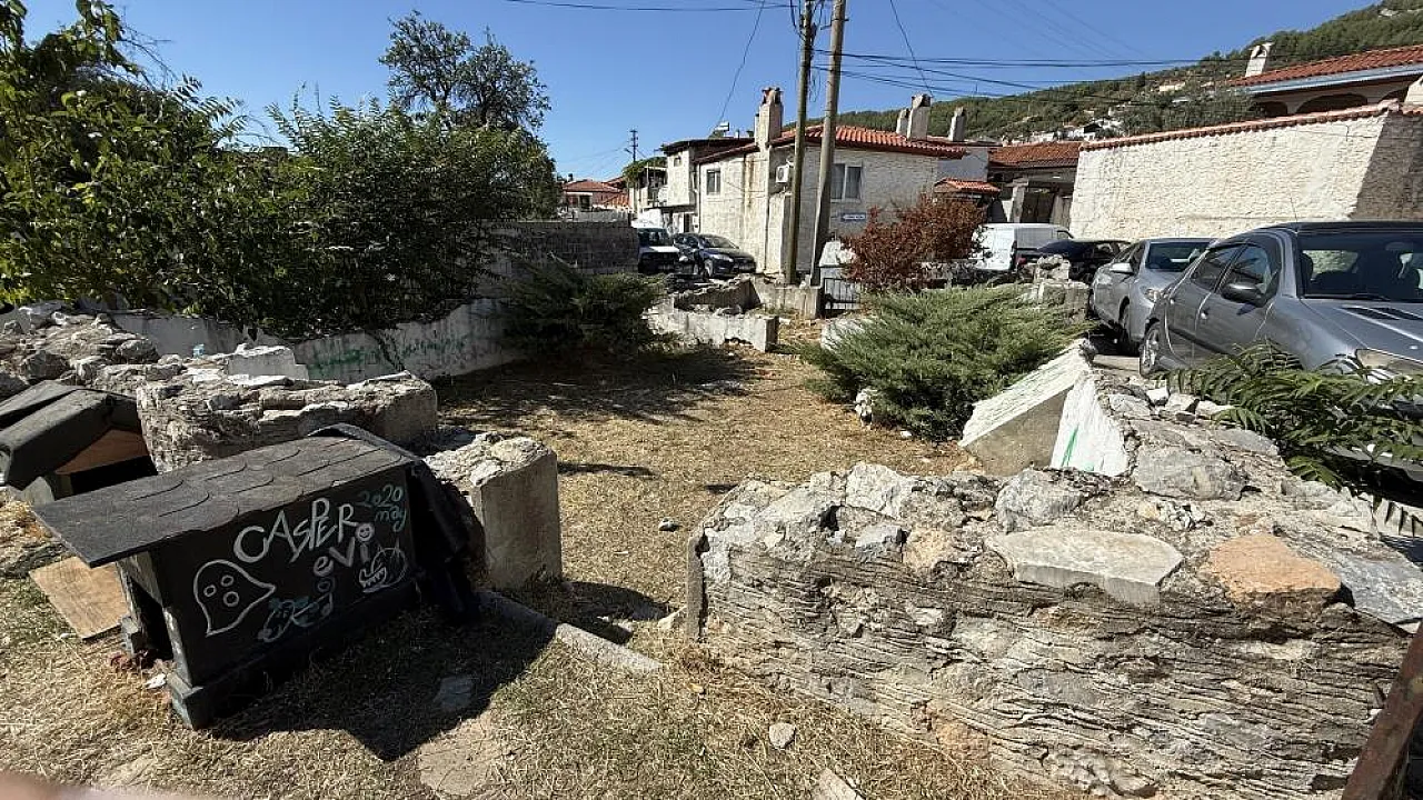 Muğla'da Üç Erenler Türbesi'nin aslından sonra kopyası da kayboldu