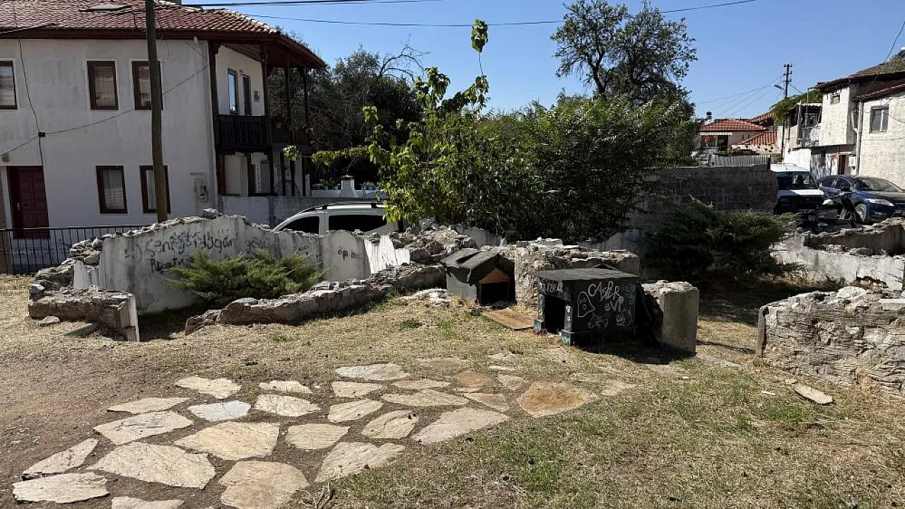 Muğla'da Üç Erenler Türbesi'nin aslından sonra kopyası da kayboldu