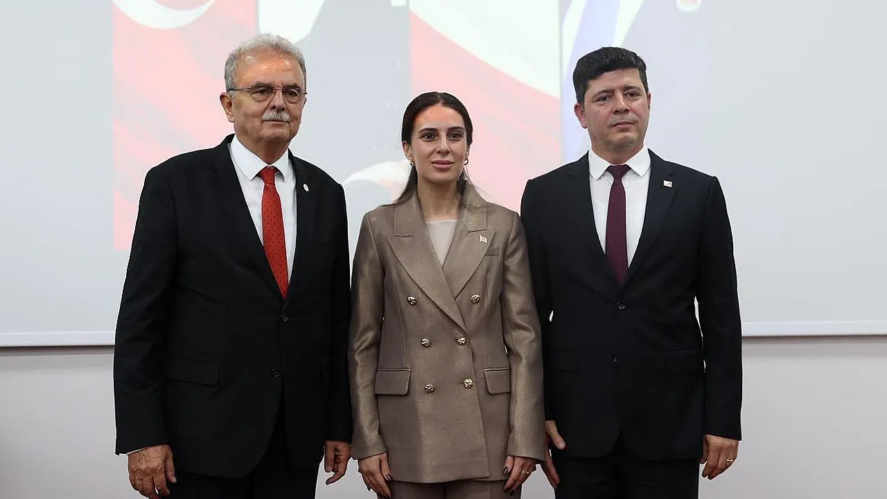 Yeni Parti Muğla'da iki adaylı seçim öncesi kongre yapıldı