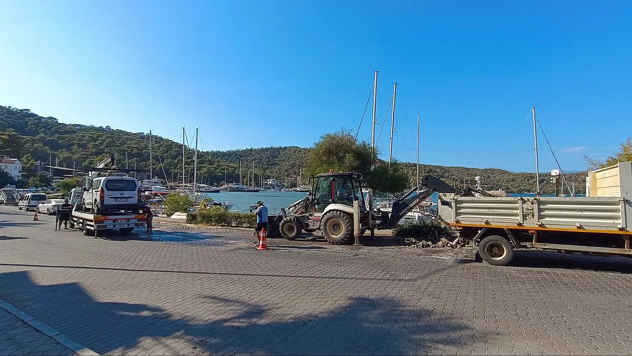 Fethiye'de arıza çalışması için araçlar çekildi