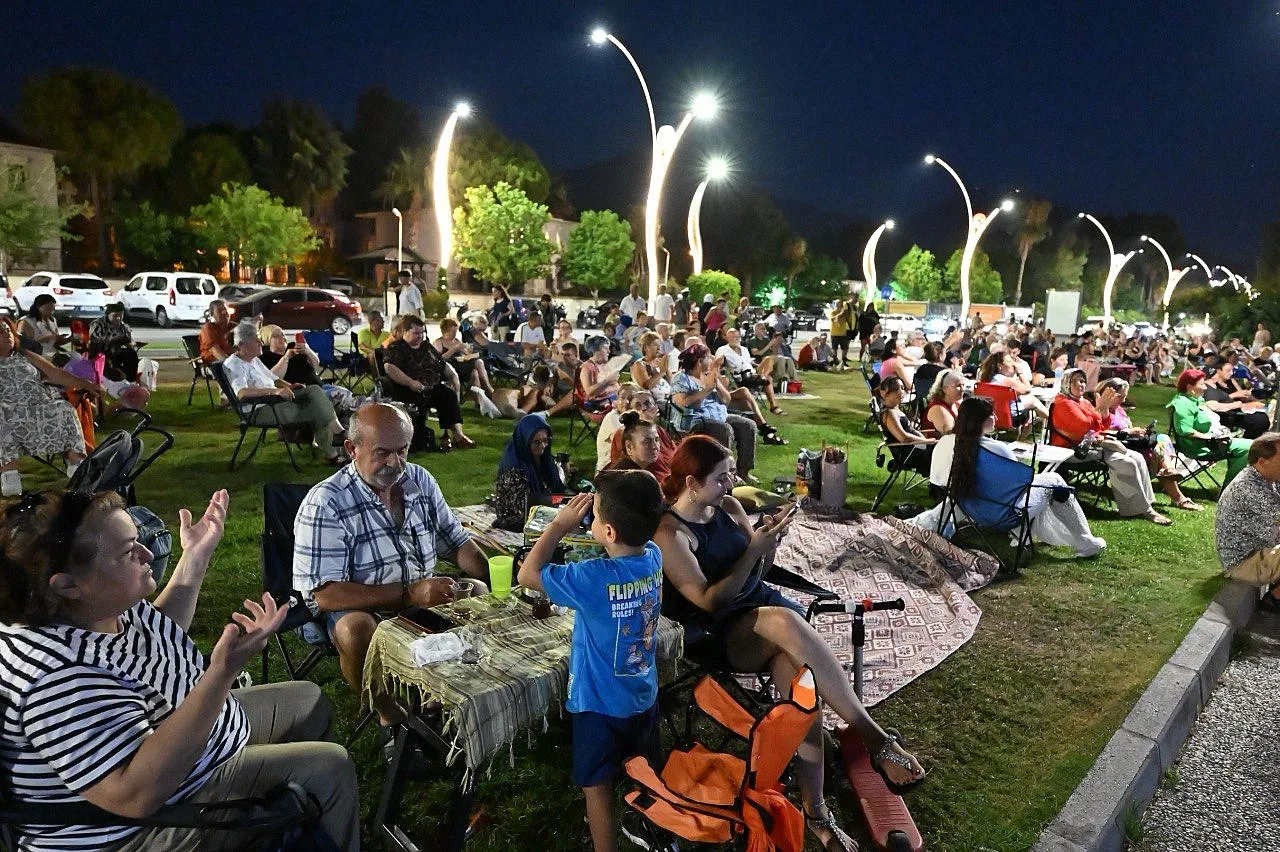 Fethiye'de Müzikli Akşamlar Sahil Bandını Şenlendirdi