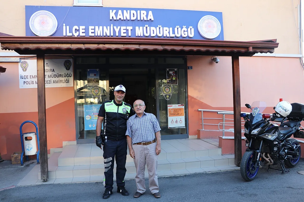 Kalp krizi geçiren 68 yaşındaki adamı polis hayata bağladı