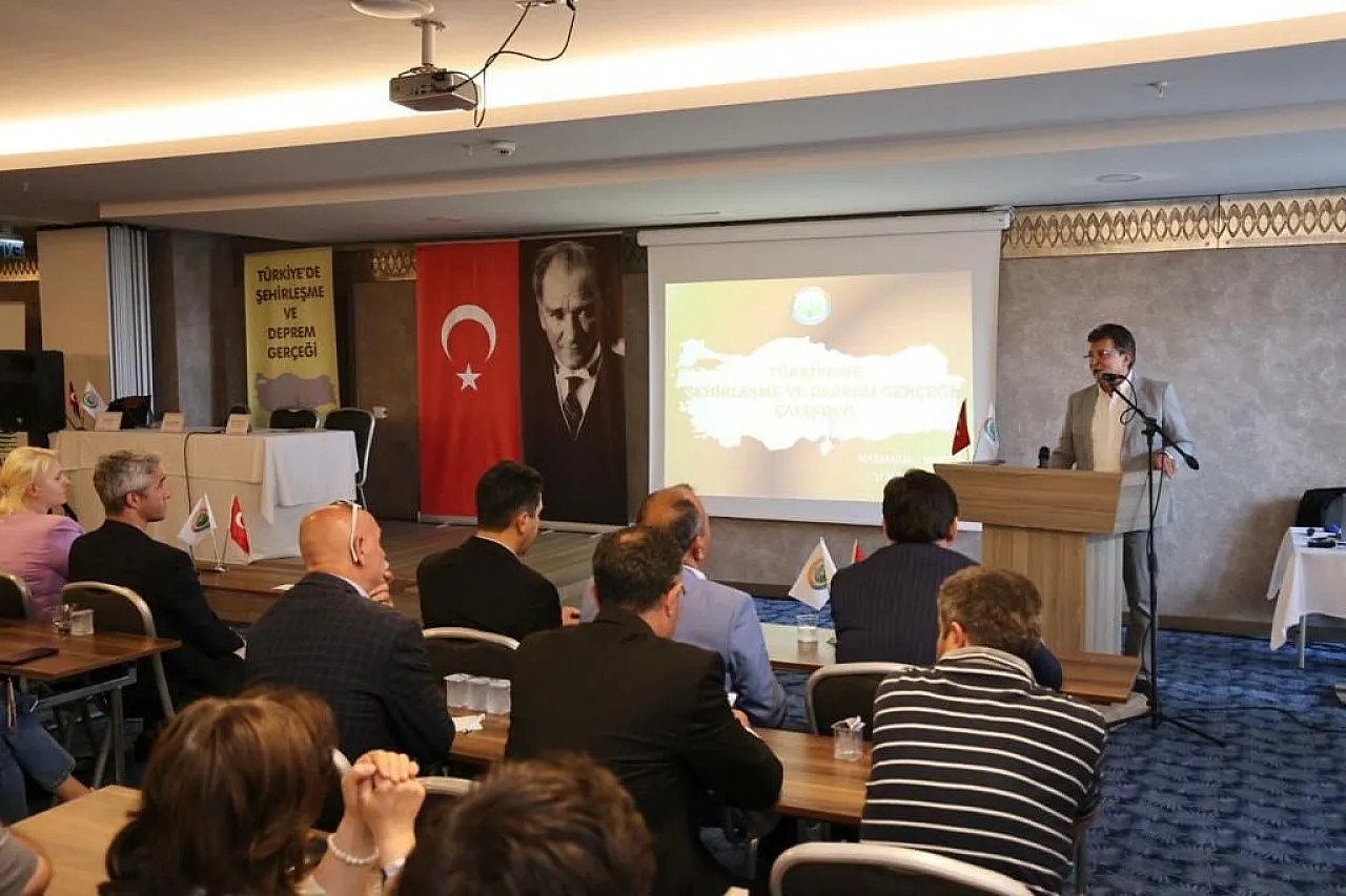 Karaca, Şehirleşme ve Deprem gerçeği çalıştayına katıldı 