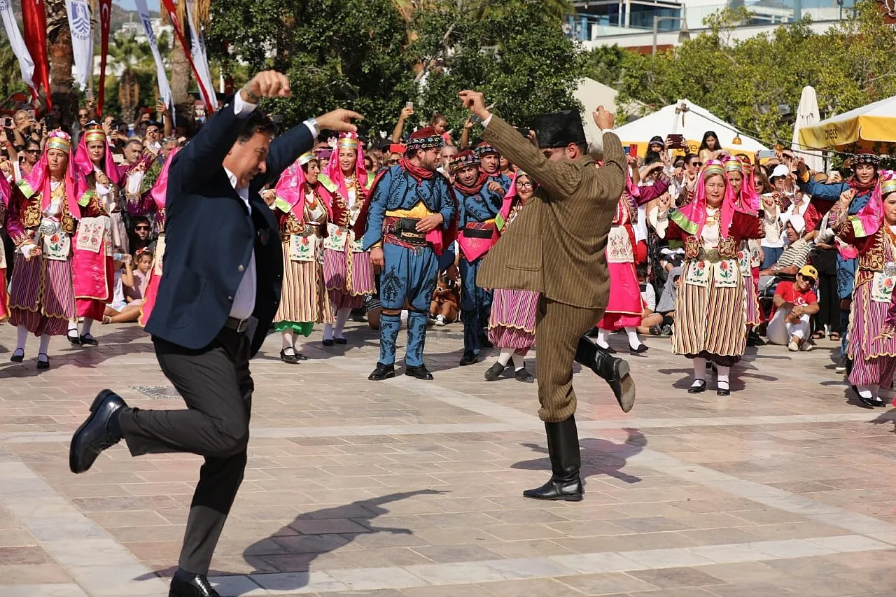 Yerde Gökte Cumhuriyet Coşkusu