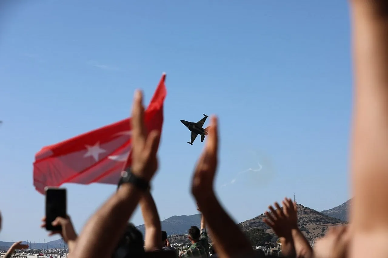 Yerde Gökte Cumhuriyet Coşkusu