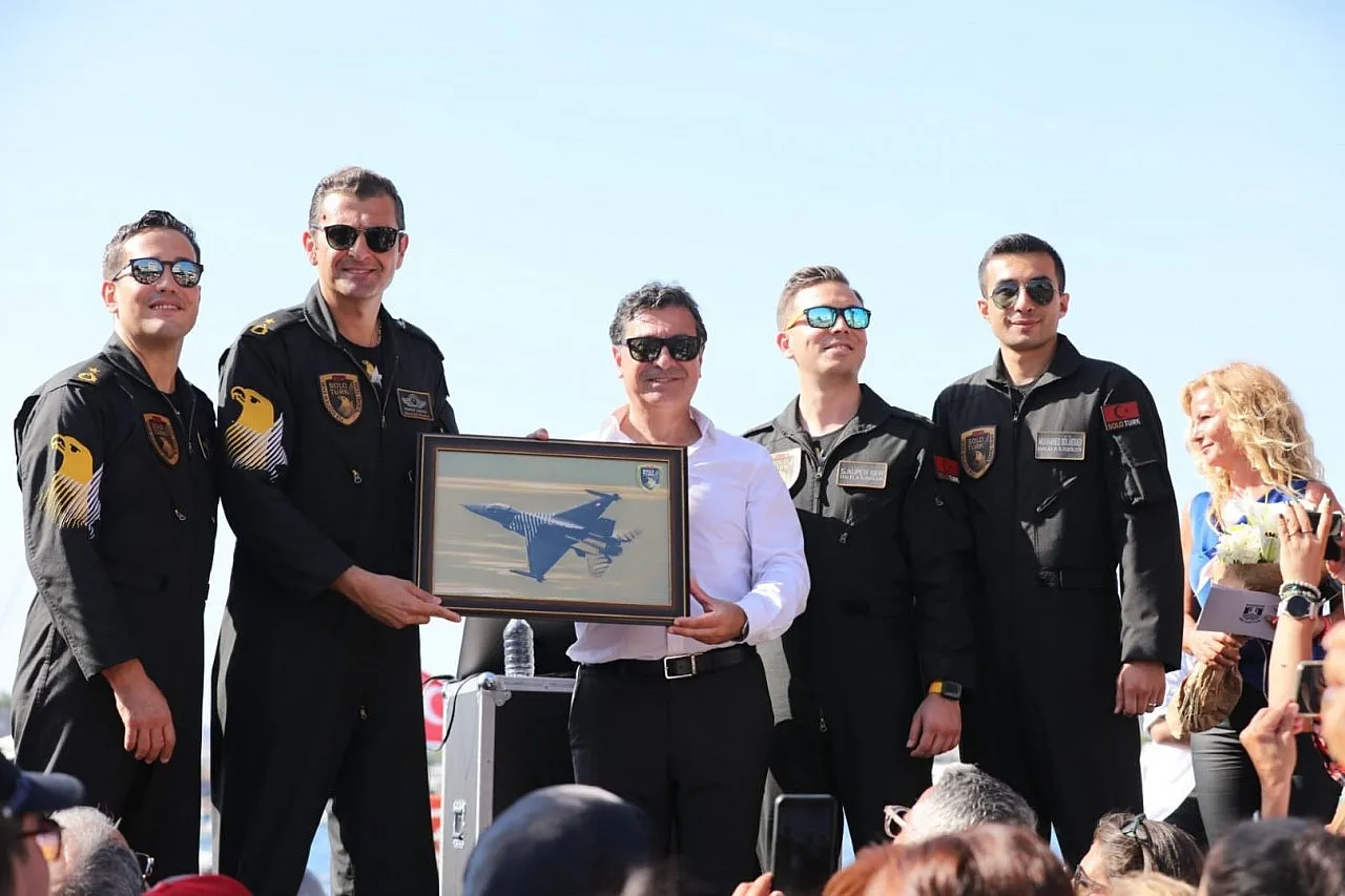 Yerde Gökte Cumhuriyet Coşkusu