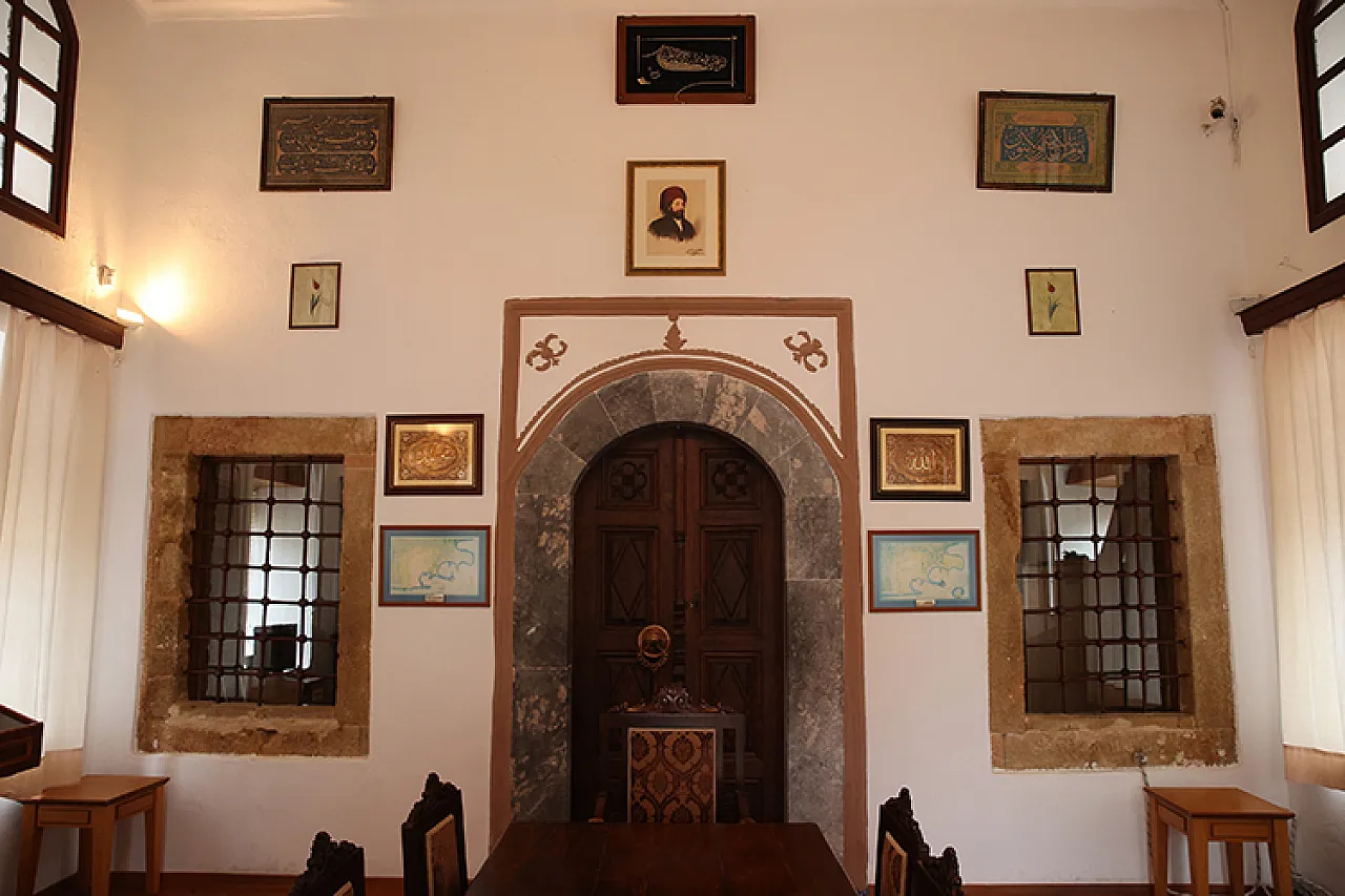 Rodos'taki Hafız Ahmed Ağa Kütüphanesi, Osmanlı dönemine ait eserlerle öne çıkıyor
