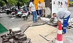 Fethiye'de deforme olan kaldırım parkeleri yenileniyor