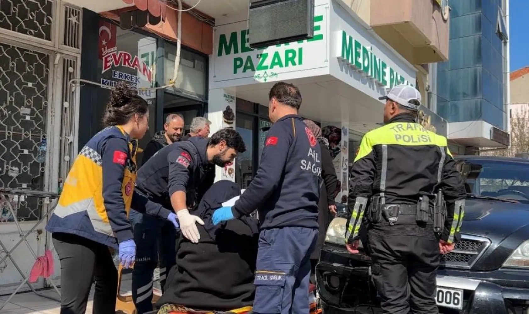 Burdur'da geri manevra sırasında kaldırımda oturan yaşlı kadına çarpan sürücüye 'neden çarptın' sitemi