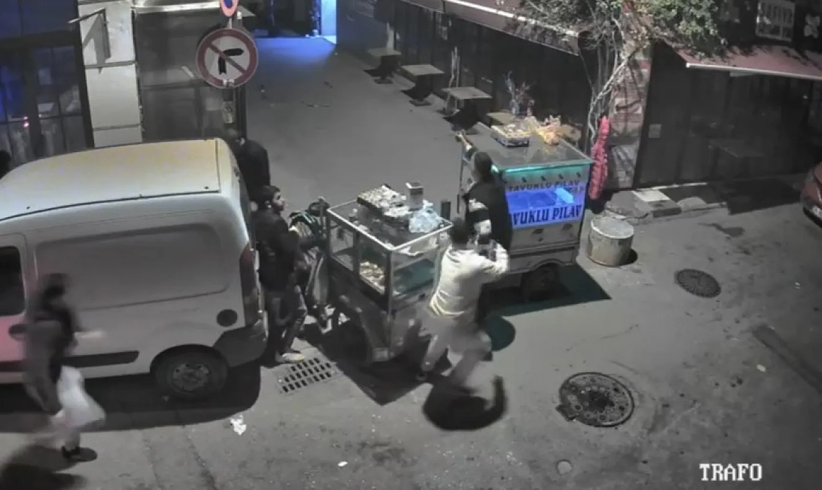 Korku dolu anlar: Yol verme tartışmasında ateş açtı