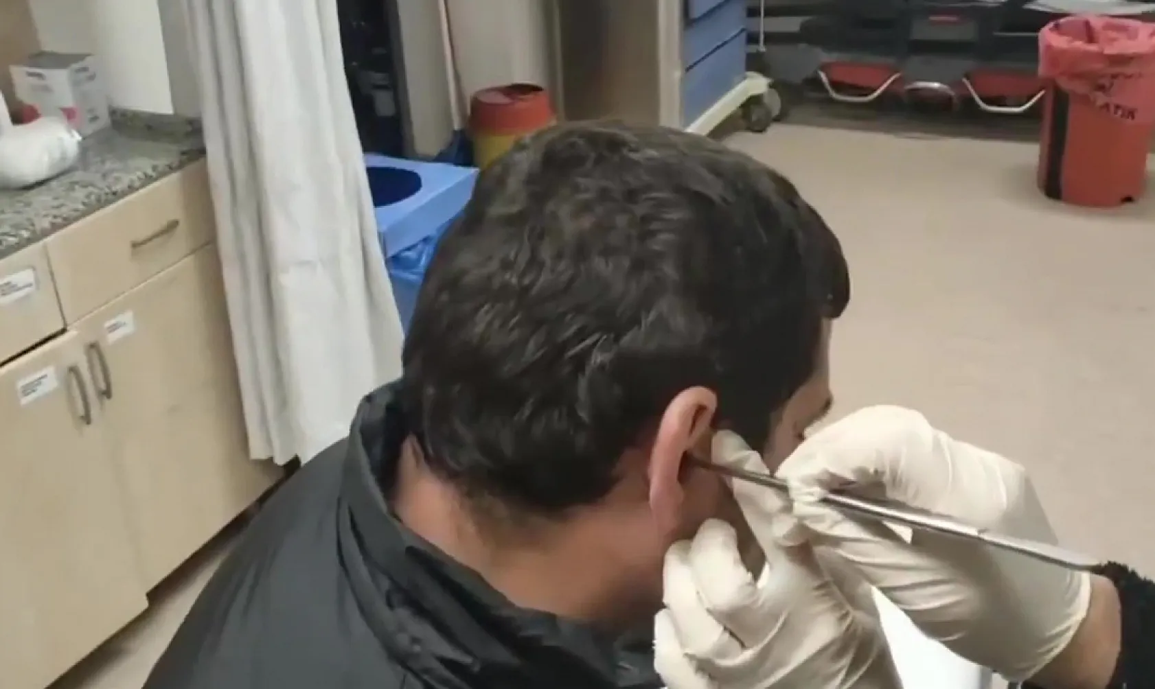 Ehliyet sınavında kurdukları düzenek 'pes' dedirtti