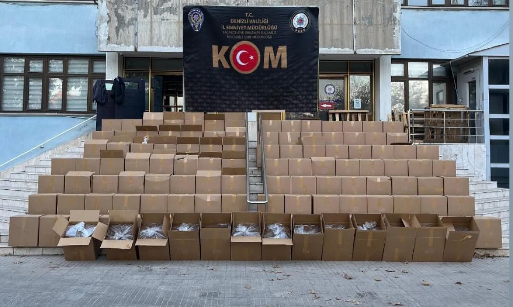 Şüpheli tırdan 2,4 ton kaçak tütün çıktı