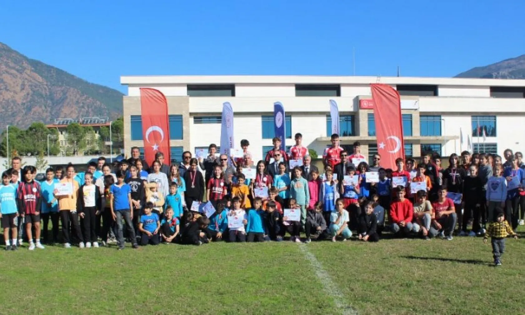 Düzenlenen Atatürk Yol Koşusu'na 250 sporcu katıldı