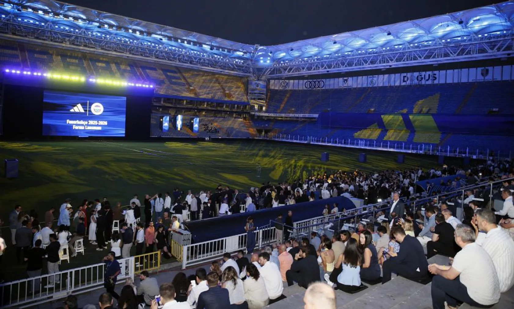 Fenerbahçe'nin 2025-2026 sezonu formalarının lansmanı yapıldı