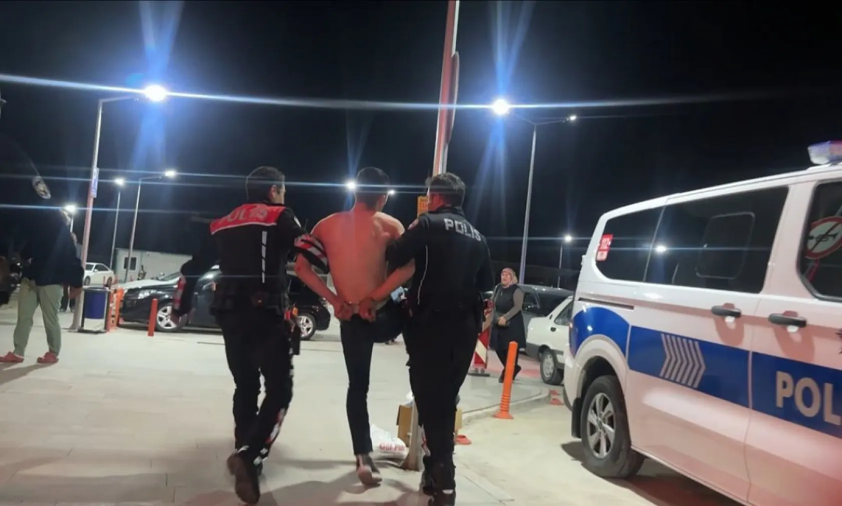 Burdur'da tartıştığı arkadaşını bıçakladı, polis ekiplerine zor anlar yaşattı