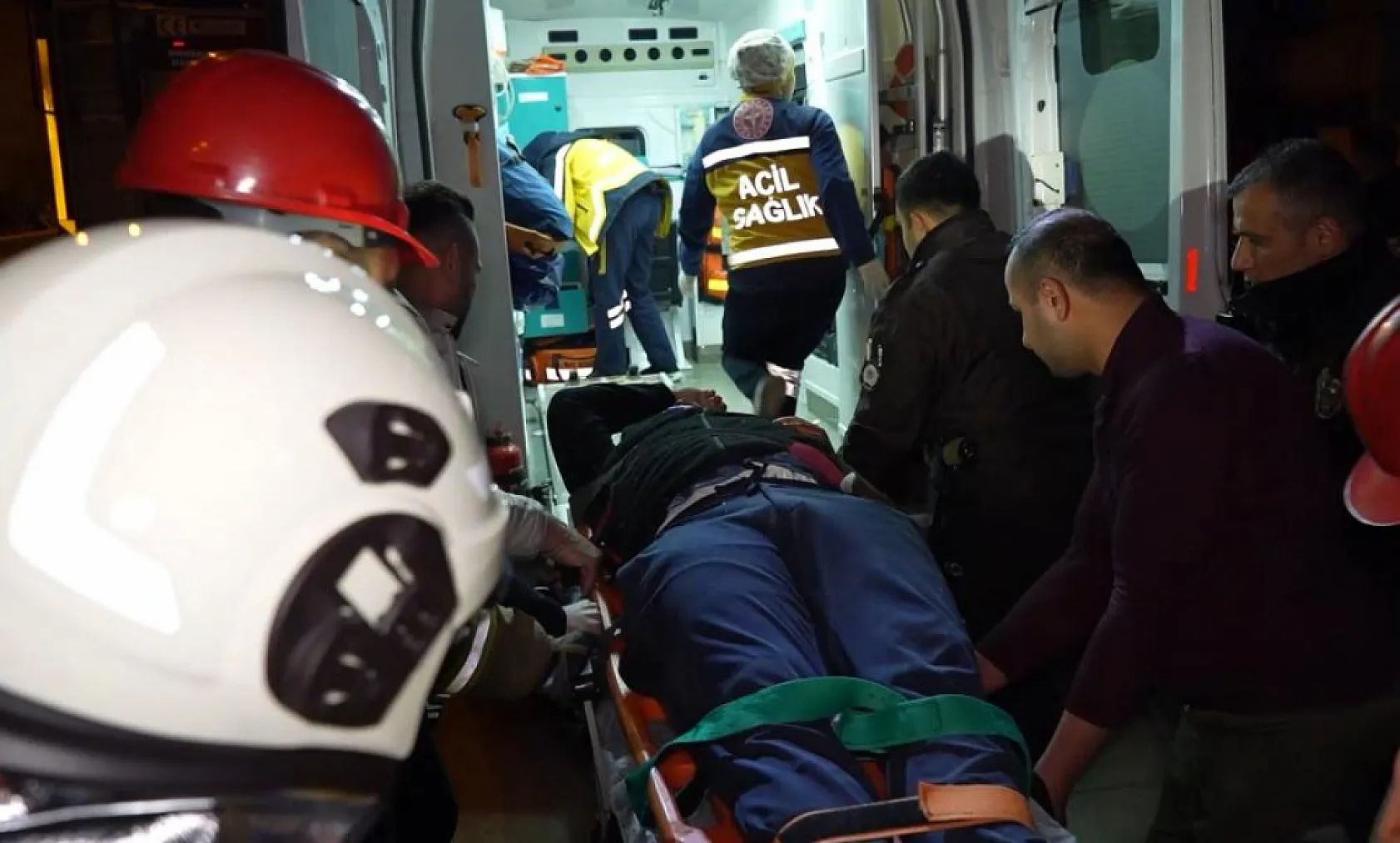 Kimisi kamyon devrildi sandı, kimisi de deprem: Gördükleri manzarayla şoke oldular