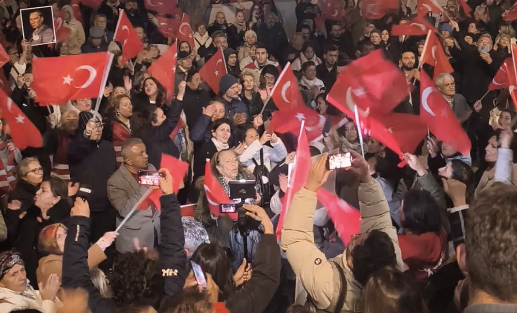 Fethiye'de Beşkaza Meydanı'nda Ekrem İmamoğlu'na destek buluşması