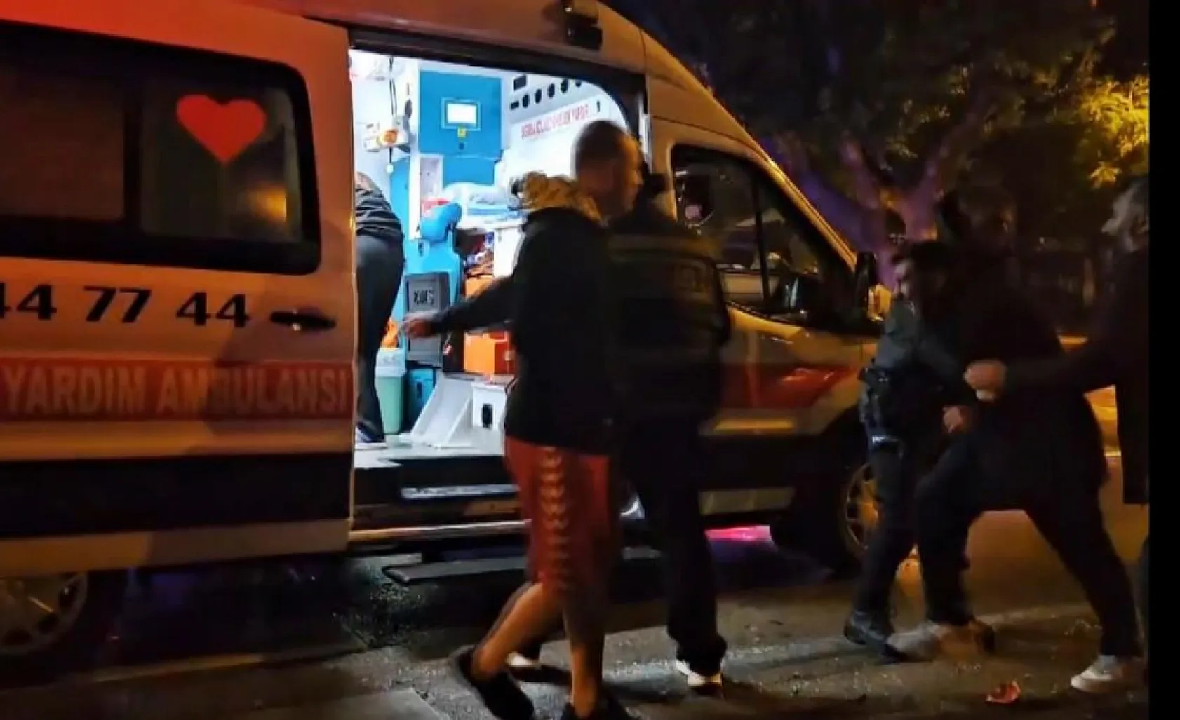 Takla atan araçtan gençler yola savruldu, arkadaşı 'Onlara bir şey olmasın ben öleyim' diye ağladı