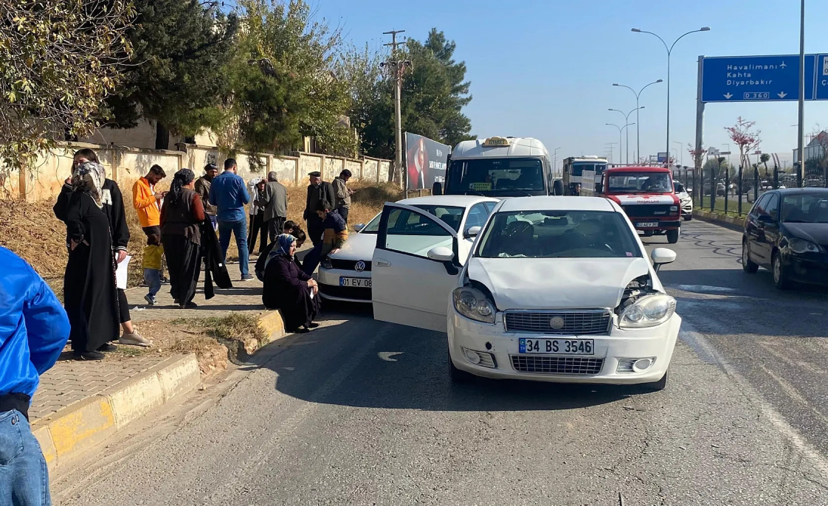 Trafikte 4 araç bir birine girdi