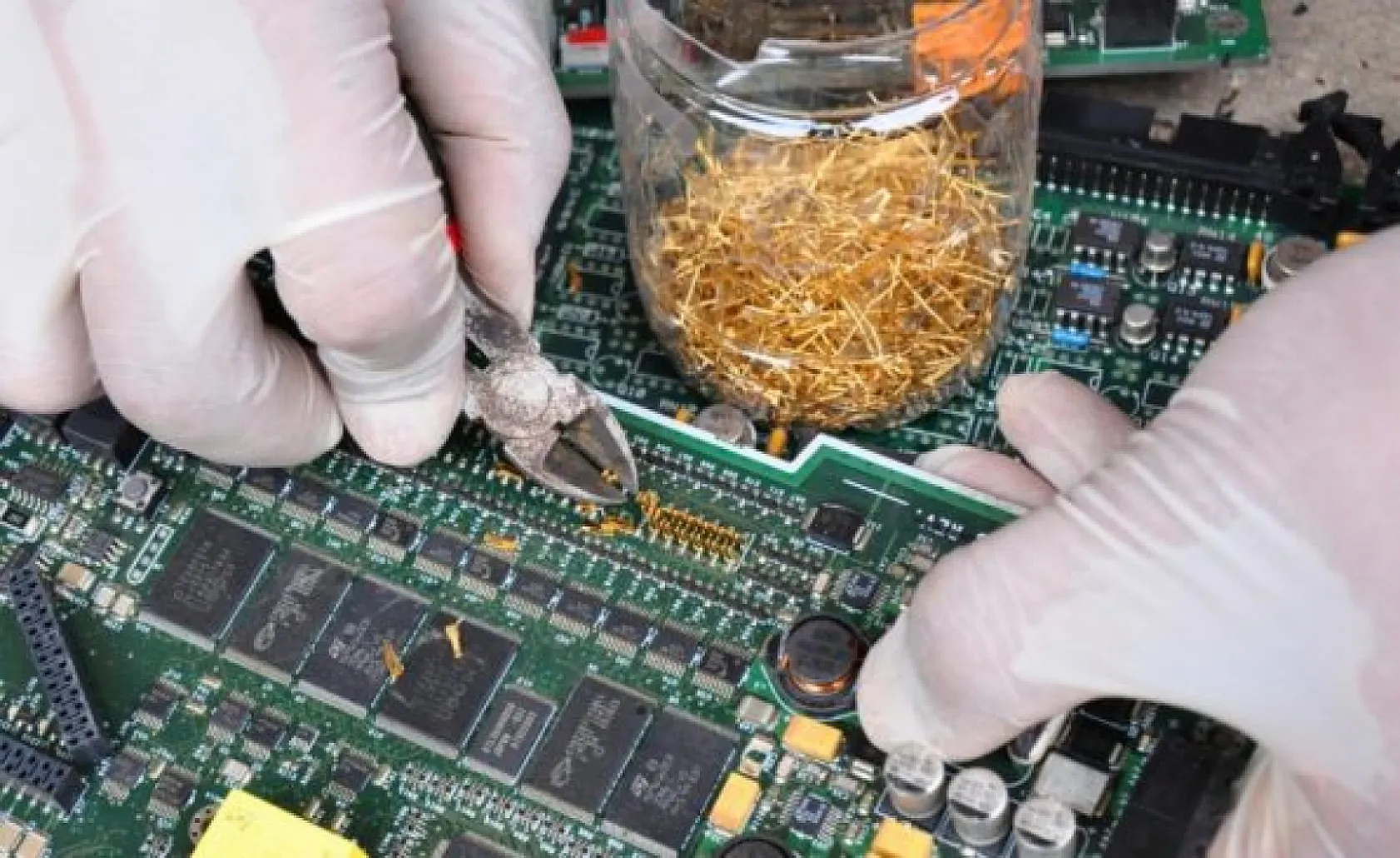 Fark etmeden çöpe atıyoruz! Bu cihazlarda 22 ayar altın var