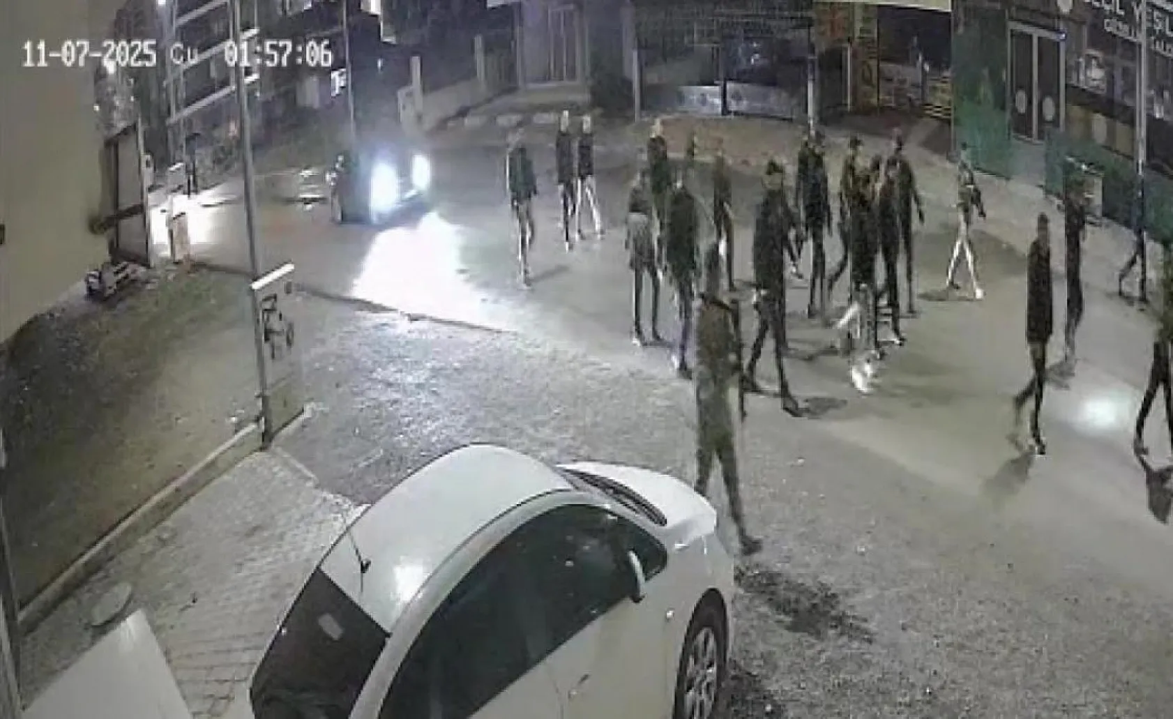 Bekçilerin 'Dur' ihtarına uymadı, denetim yapan il emniyet müdürüne yakalandı, ateş açılarak durduruldu