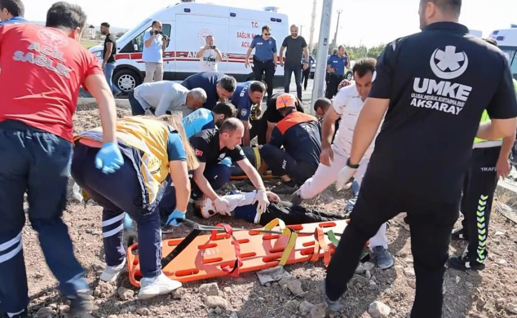 Sınava giden araçlar çarpıştı: 1 ölü, 4'ü ağır 10 yaralı
